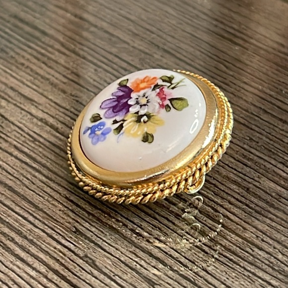 Vintage Made in Italy Ceramic Floral Cameo - Picture 5 of 14